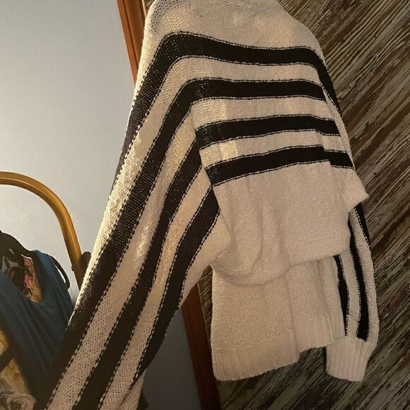 Maeve 2 piece set. Faux wrap tank and matching shrug NWT - Picture 7 of 7